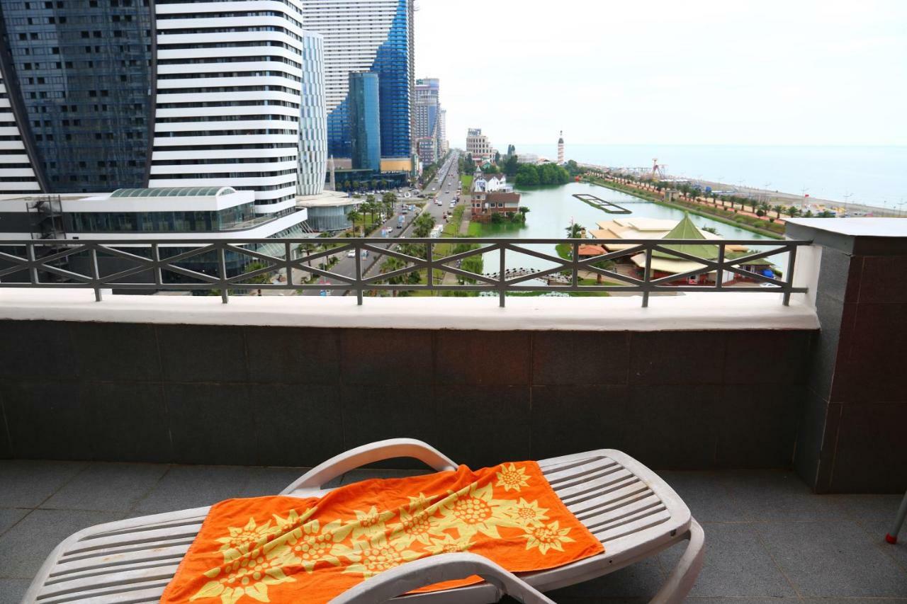 Apartment Miracle Batumi Exterior foto